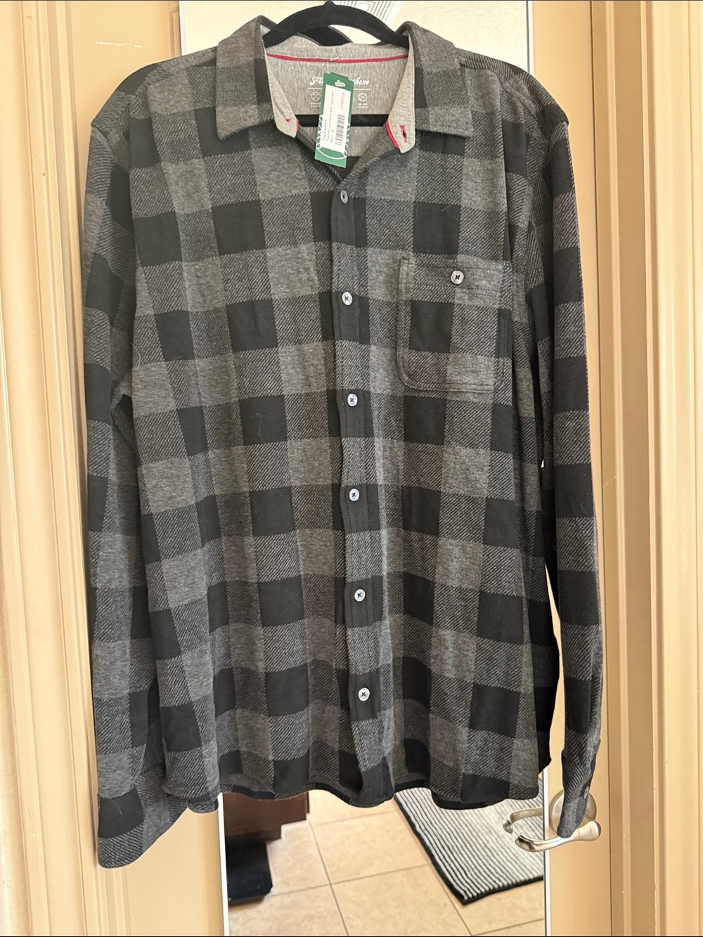 Men's Black & Gray Plaid Long-Sleeve Button-Down Shirt